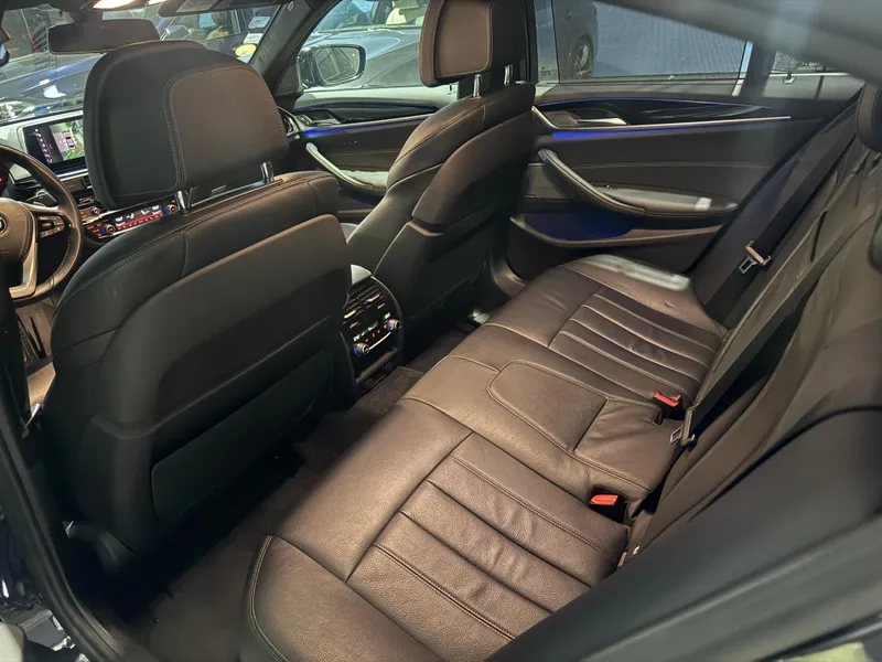 BMW Série 5 G30 540d xDrive 320 ch – Moteur B57 – Pack M Sport - 12 Mois Garantie, photo prise à l'atelier